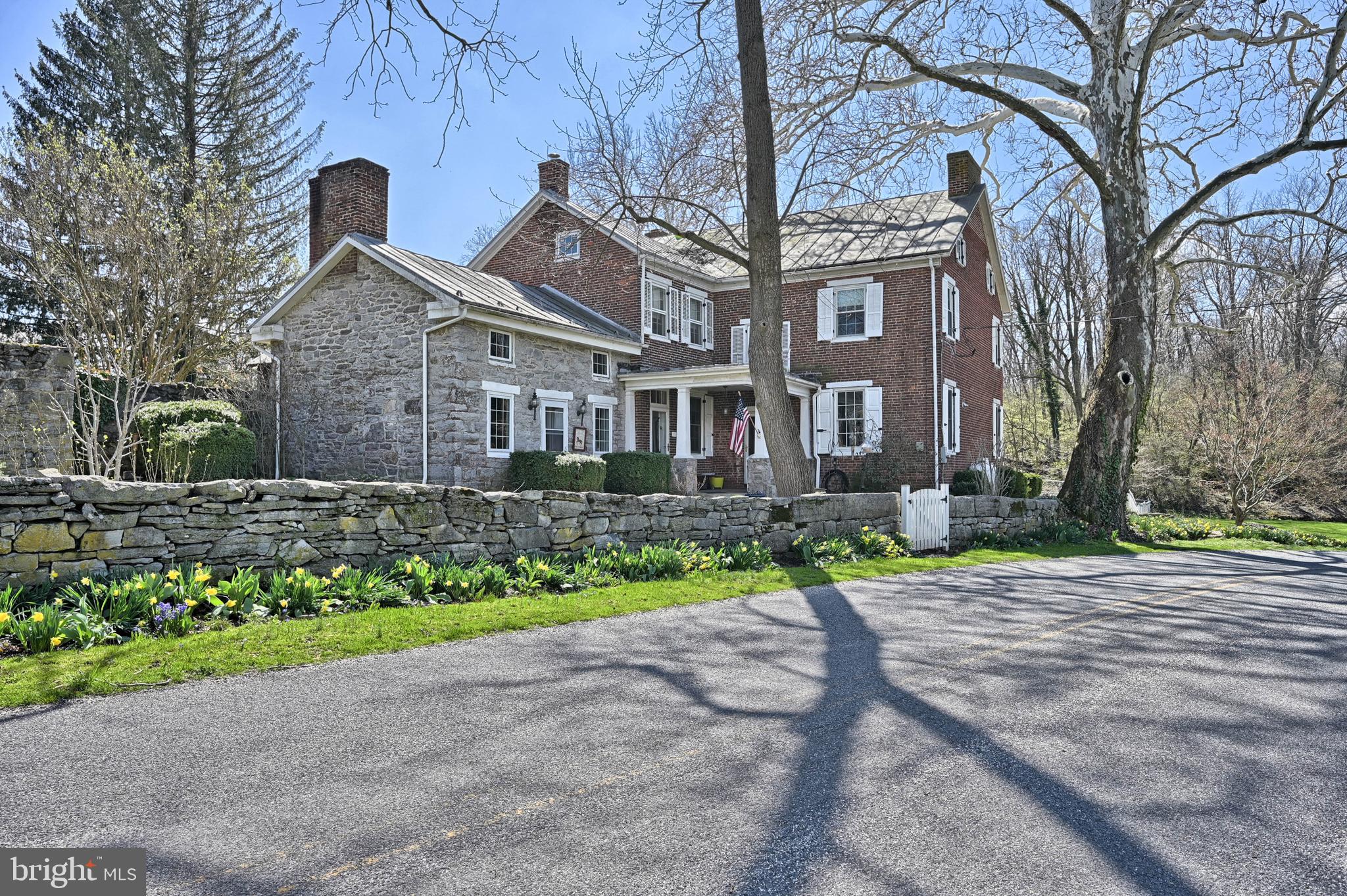 385 Springview Road Carlisle, PA 17015 - Photo 1 of 49