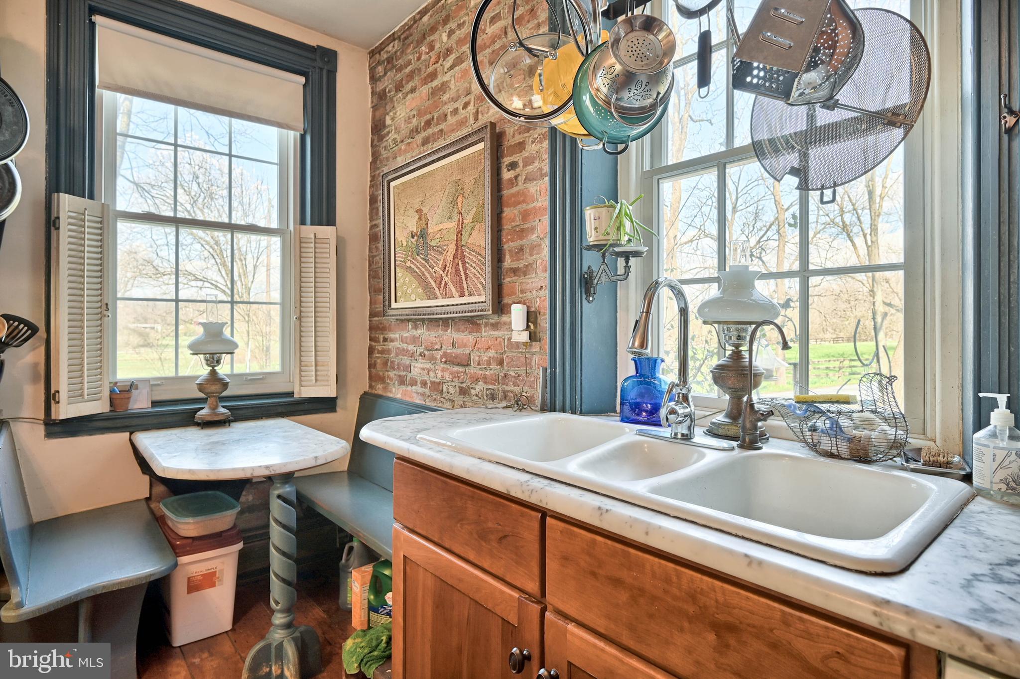 385 Springview Road Carlisle, PA 17015 - Photo 5 of 49