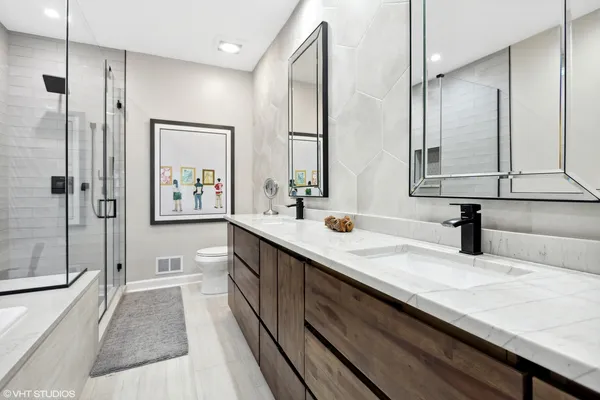 $1,250,000 | 362 West Huron Street, Unit B, Chicago, IL 60654