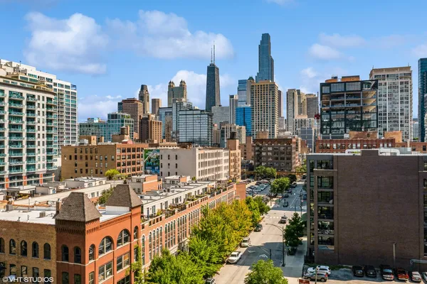 $1,250,000 | 362 West Huron Street, Unit B, Chicago, IL 60654