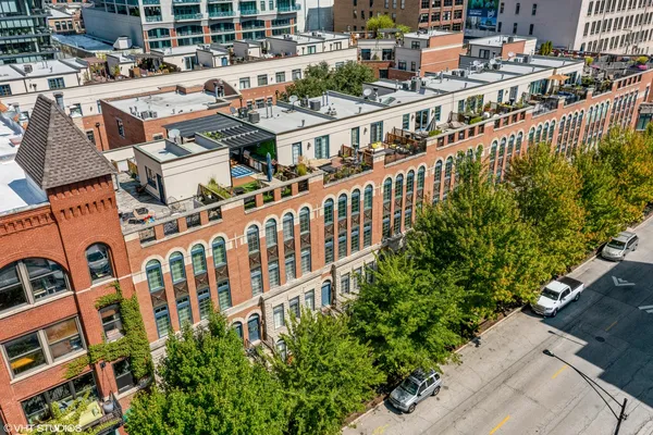 $1,250,000 | 362 West Huron Street, Unit B, Chicago, IL 60654