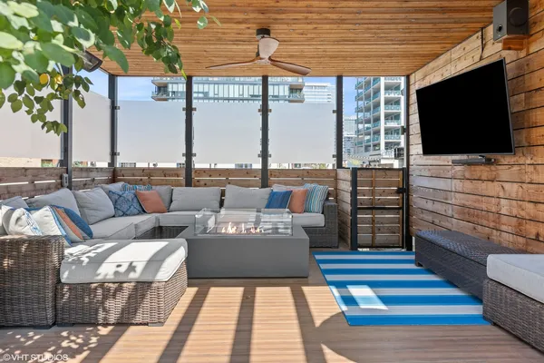 $1,250,000 | 362 West Huron Street, Unit B, Chicago, IL 60654