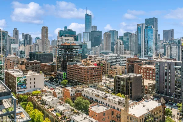 $1,250,000 | 362 West Huron Street, Unit B, Chicago, IL 60654