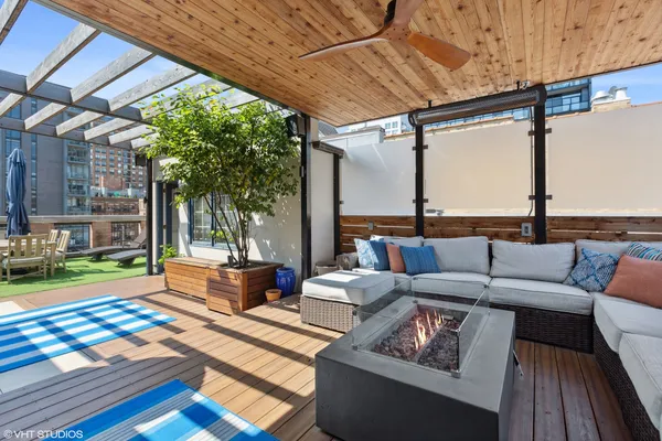$1,250,000 | 362 West Huron Street, Unit B, Chicago, IL 60654