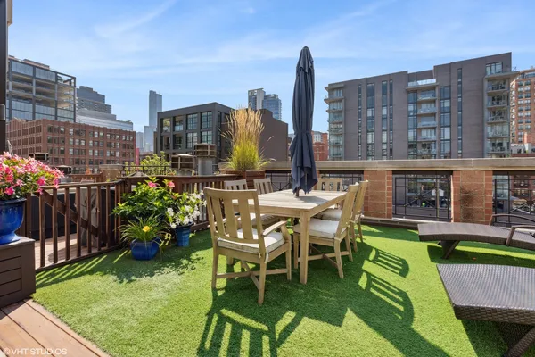 $1,250,000 | 362 West Huron Street, Unit B, Chicago, IL 60654