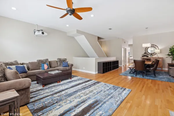 $1,250,000 | 362 West Huron Street, Unit B, Chicago, IL 60654