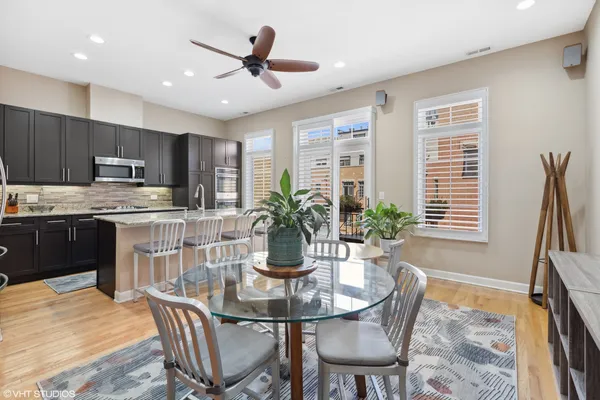$1,250,000 | 362 West Huron Street, Unit B, Chicago, IL 60654