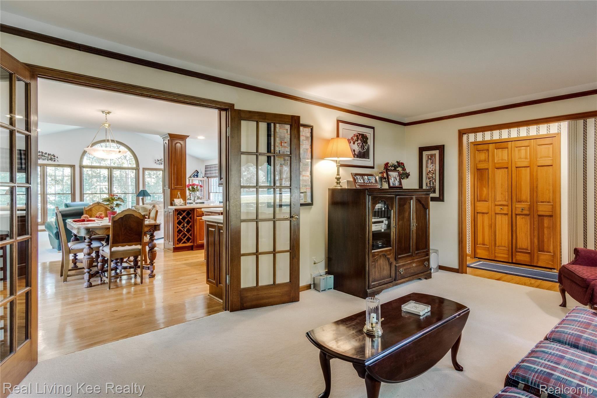 354 Texas Avenue Rochester, MI 48309 - Photo 18 of 62 Interiors (5 of 37).jpg
