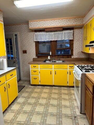 16393 Hendricks Street Lowell, IN 46356 - Photo 6 of 11 360x480