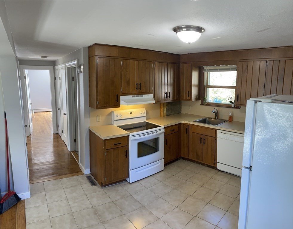 168 Maple Road Longmeadow, MA 01106 - Photo 8 of 34