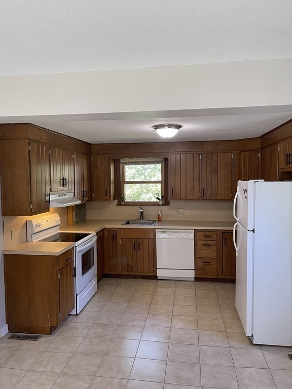 168 Maple Road Longmeadow, MA 01106 - Photo 9 of 34