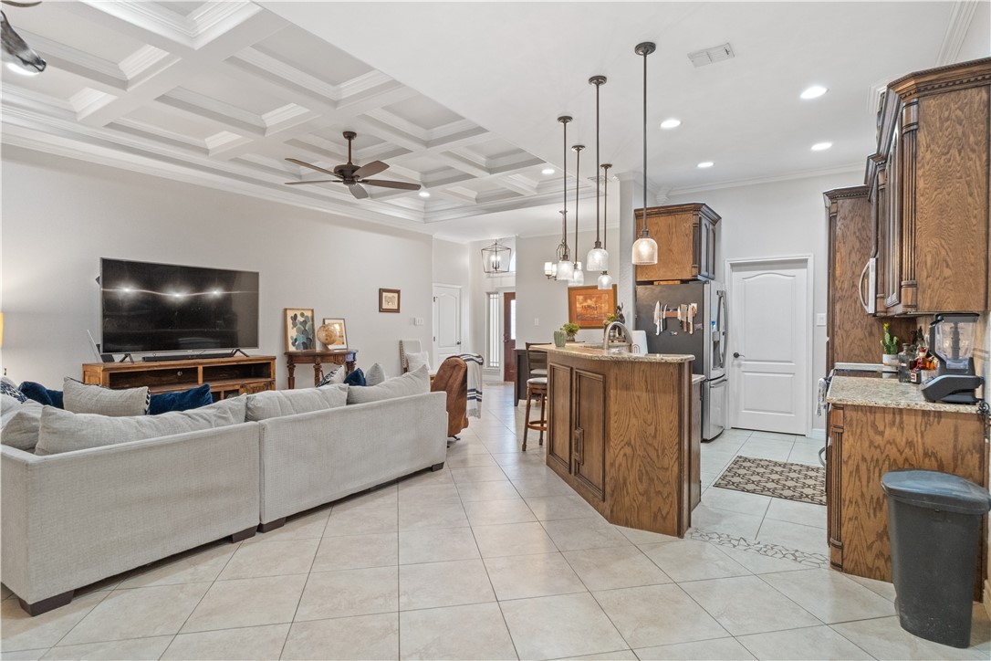6934 Wooldridge Road, Unit K Corpus Christi, TX 78414 - Photo 6 of 20 a living room with furniture and a flat screen tv