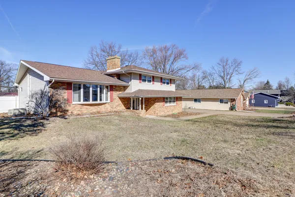 $300,000 | 1411 2nd Avenue, Camanche, IA 52730