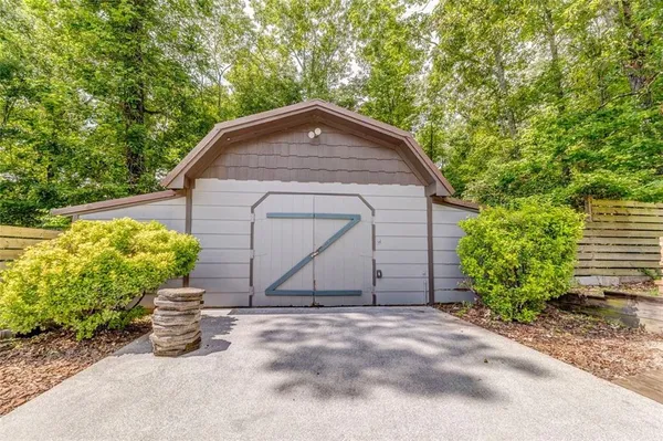 $899,000 | 400 Racehorse Drive, Summerville, GA 30747