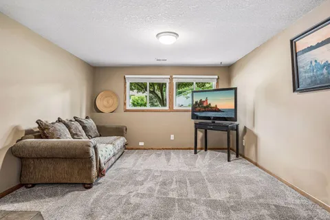 $424,999 | 506 Laredo Lane, Chanhassen, MN 55317