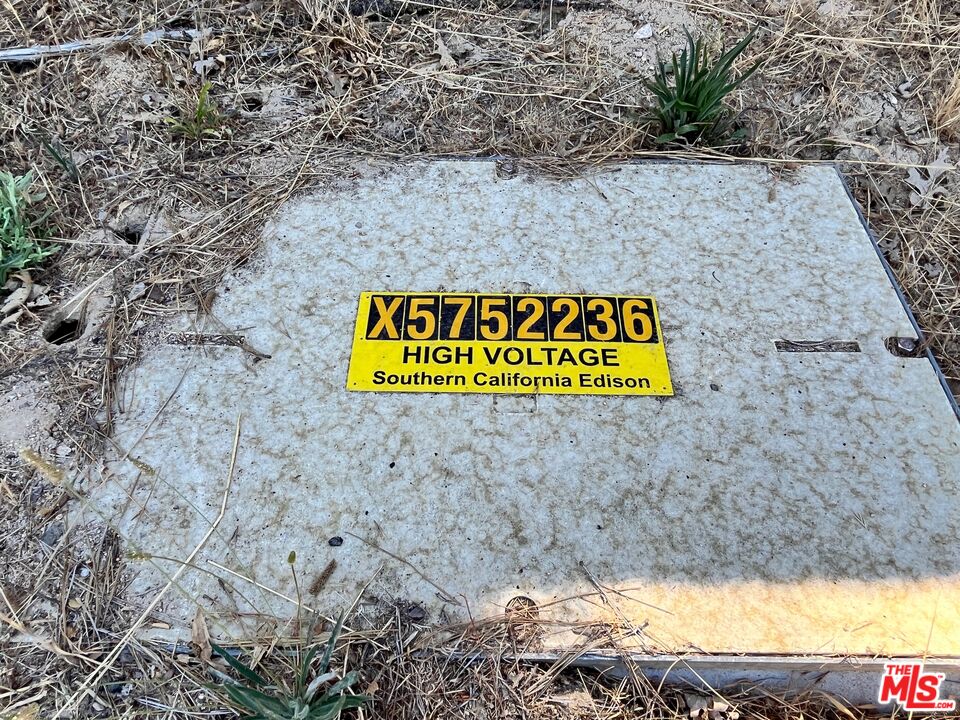 196 Mill Pond Road Lake Arrowhead, CA 92352 - Photo 32 of 36 a sign that is on the side of a tree