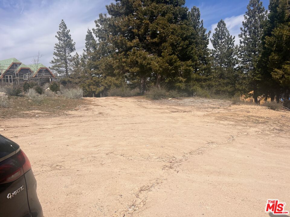 196 Mill Pond Road Lake Arrowhead, CA 92352 - Photo 9 of 36 a view of ocean view with beach