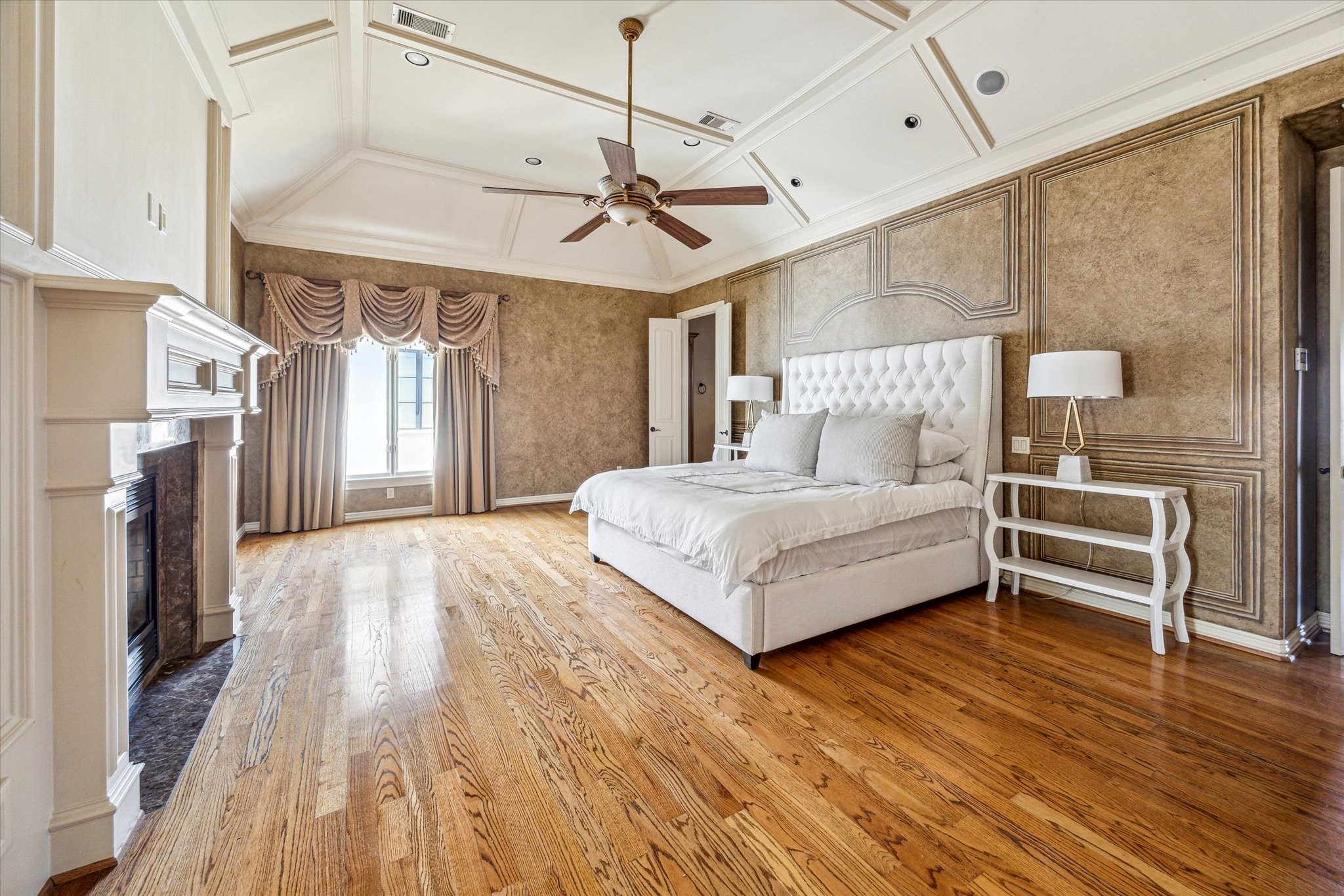 5303 Longmont Drive Houston, TX 77056 - Photo 31 of 50 a spacious bedroom with a bed and a table