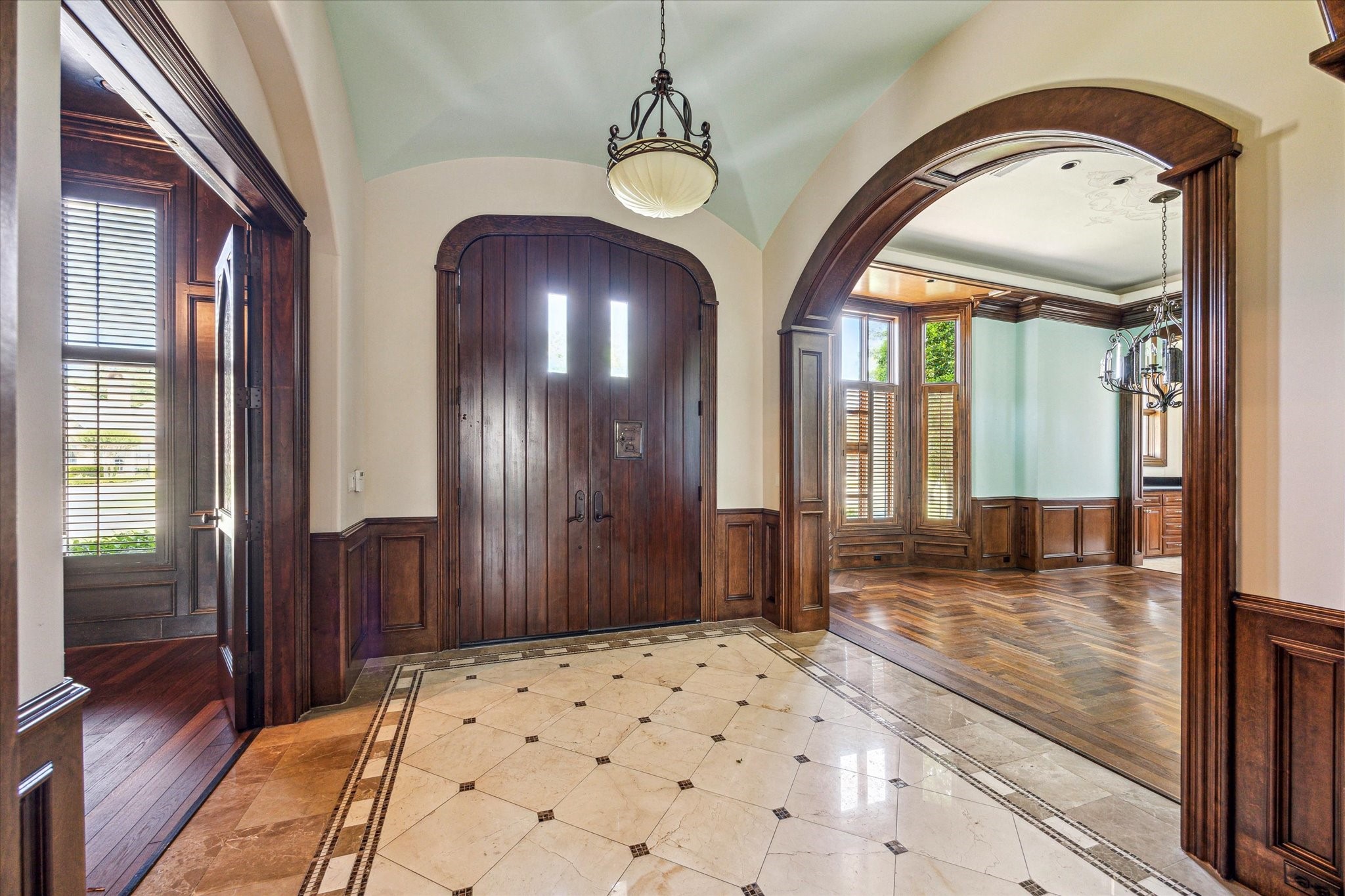 5303 Longmont Drive Houston, TX 77056 - Photo 5 of 50 a view of a hallway with windows