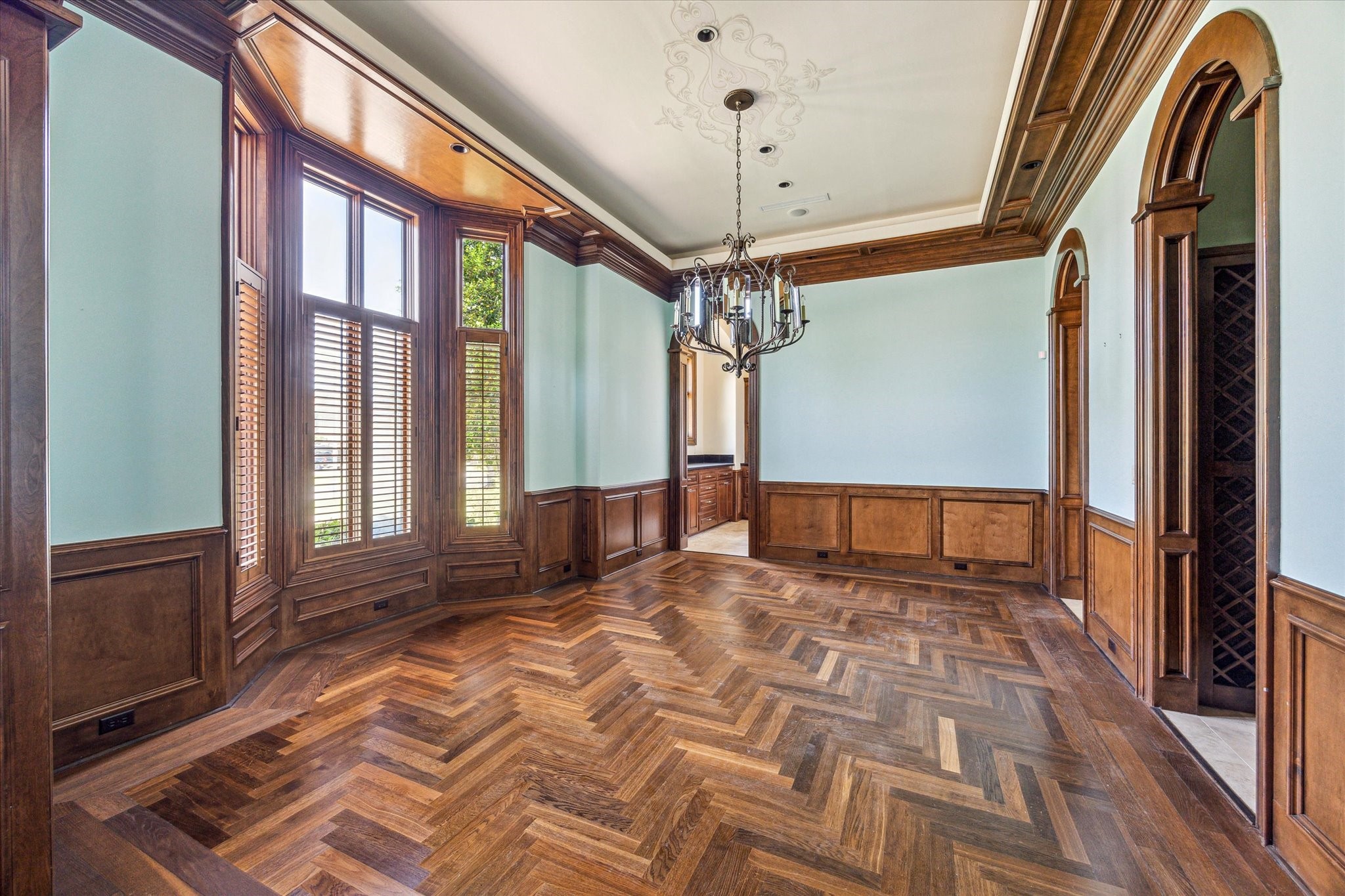 5303 Longmont Drive Houston, TX 77056 - Photo 6 of 50 a view of a hallway with a chandelier
