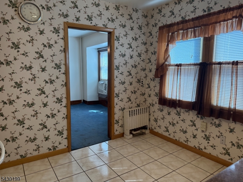 72 Baldwin Place, Unit 2 Bloomfield, NJ 07003 - Photo 4 of 24 a view of a bathroom