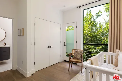 $2,395,000 | 1927 18th Street, Unit C, Santa Monica, CA 90404