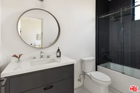 $2,395,000 | 1927 18th Street, Unit C, Santa Monica, CA 90404