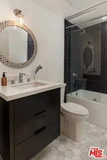 $2,395,000 | 1927 18th Street, Unit C, Santa Monica, CA 90404