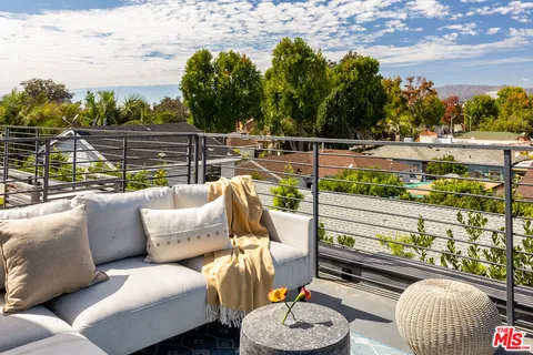 $2,395,000 | 1927 18th Street, Unit C, Santa Monica, CA 90404