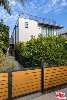 $2,395,000 | 1927 18th Street, Unit C, Santa Monica, CA 90404