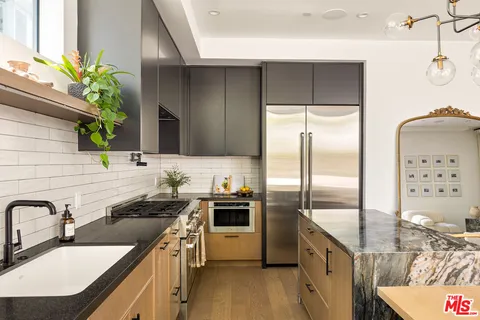 $2,395,000 | 1927 18th Street, Unit C, Santa Monica, CA 90404