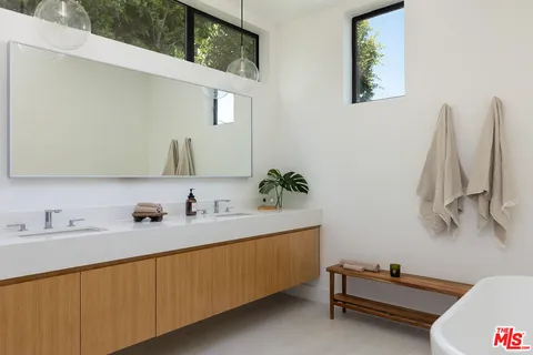 $2,395,000 | 1927 18th Street, Unit C, Santa Monica, CA 90404