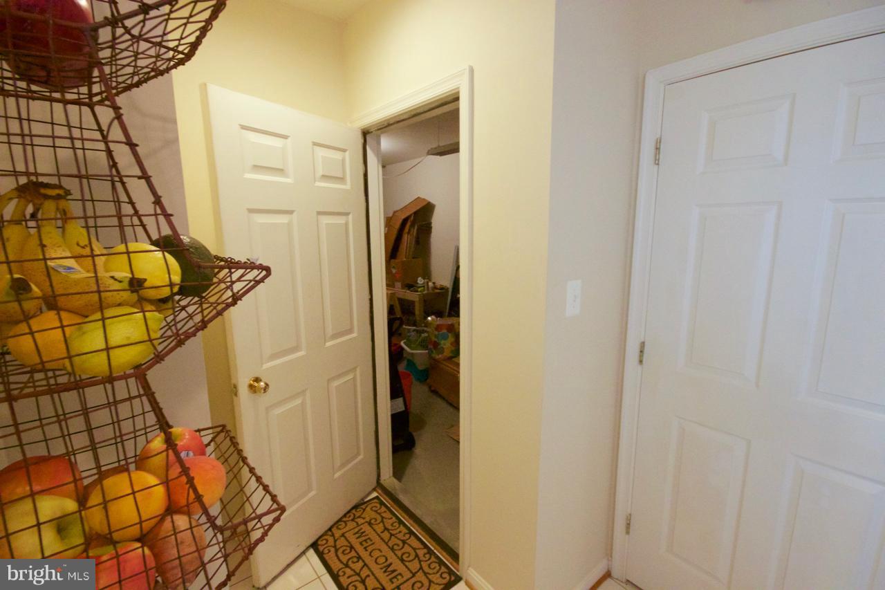 25252 Riffleford Square, Unit 101 Chantilly, VA 20152 - Photo 11 of 30 a view of a bathroom