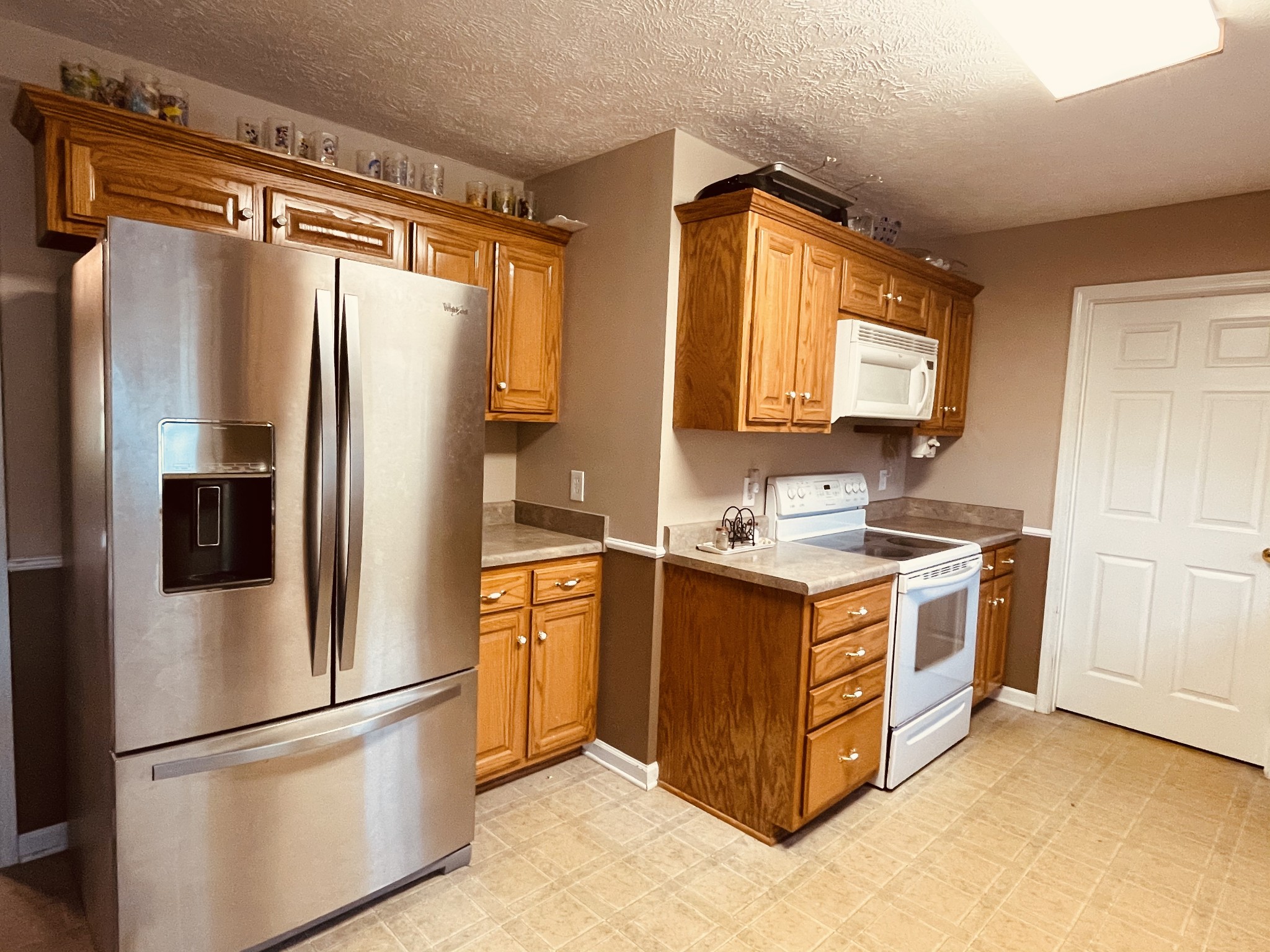 2948 Riley Creek Road Normandy, TN 37360 - Photo 14 of 28 a kitchen with stainless steel appliances granite countertop a refrigerator a sink and a stove