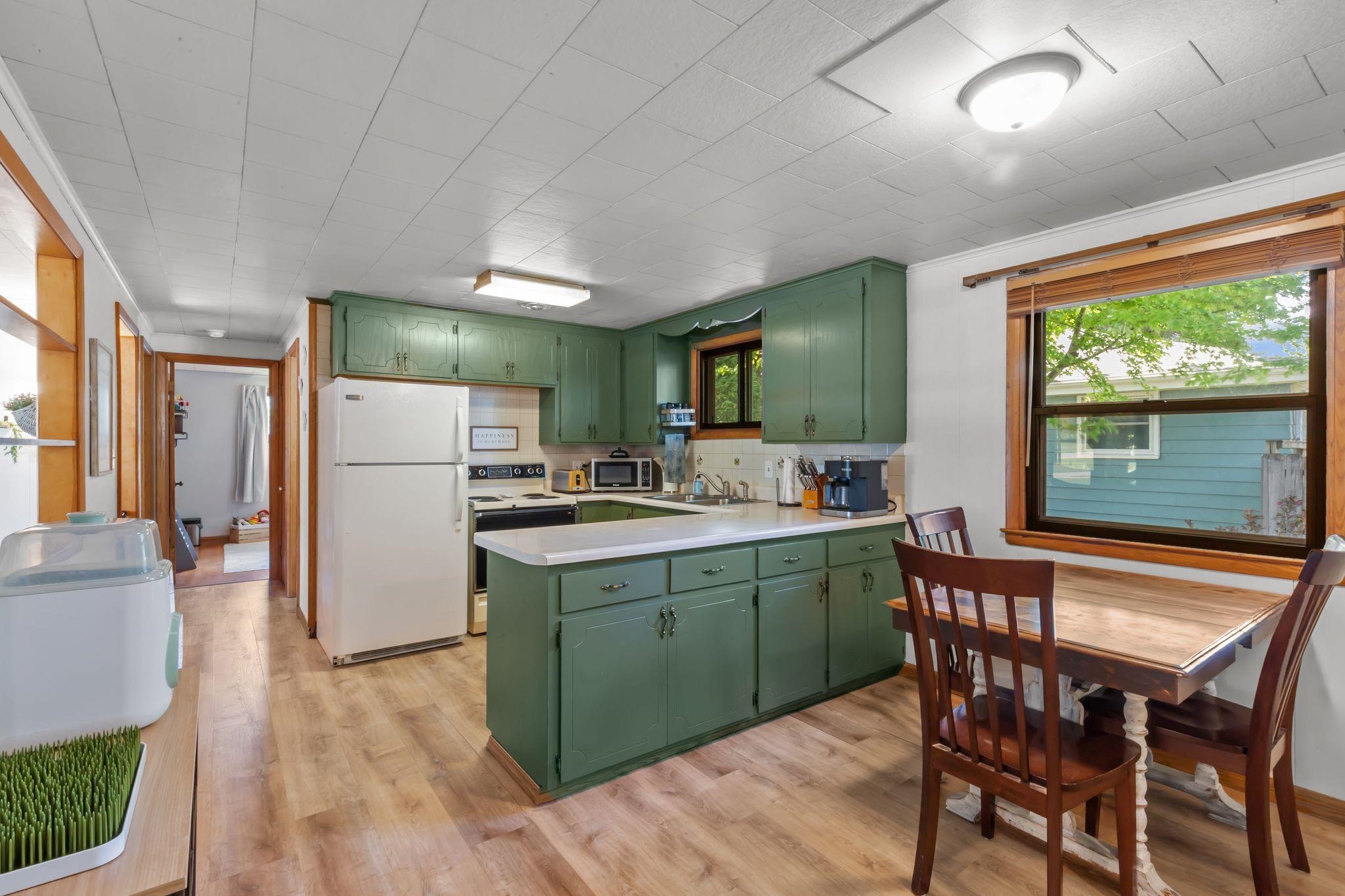 288 Forkin Street Menasha, WI 54952 - Photo 10 of 43