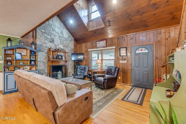 $650,000 | 1934 Old Walnut Lane, Jefferson City, TN 37760