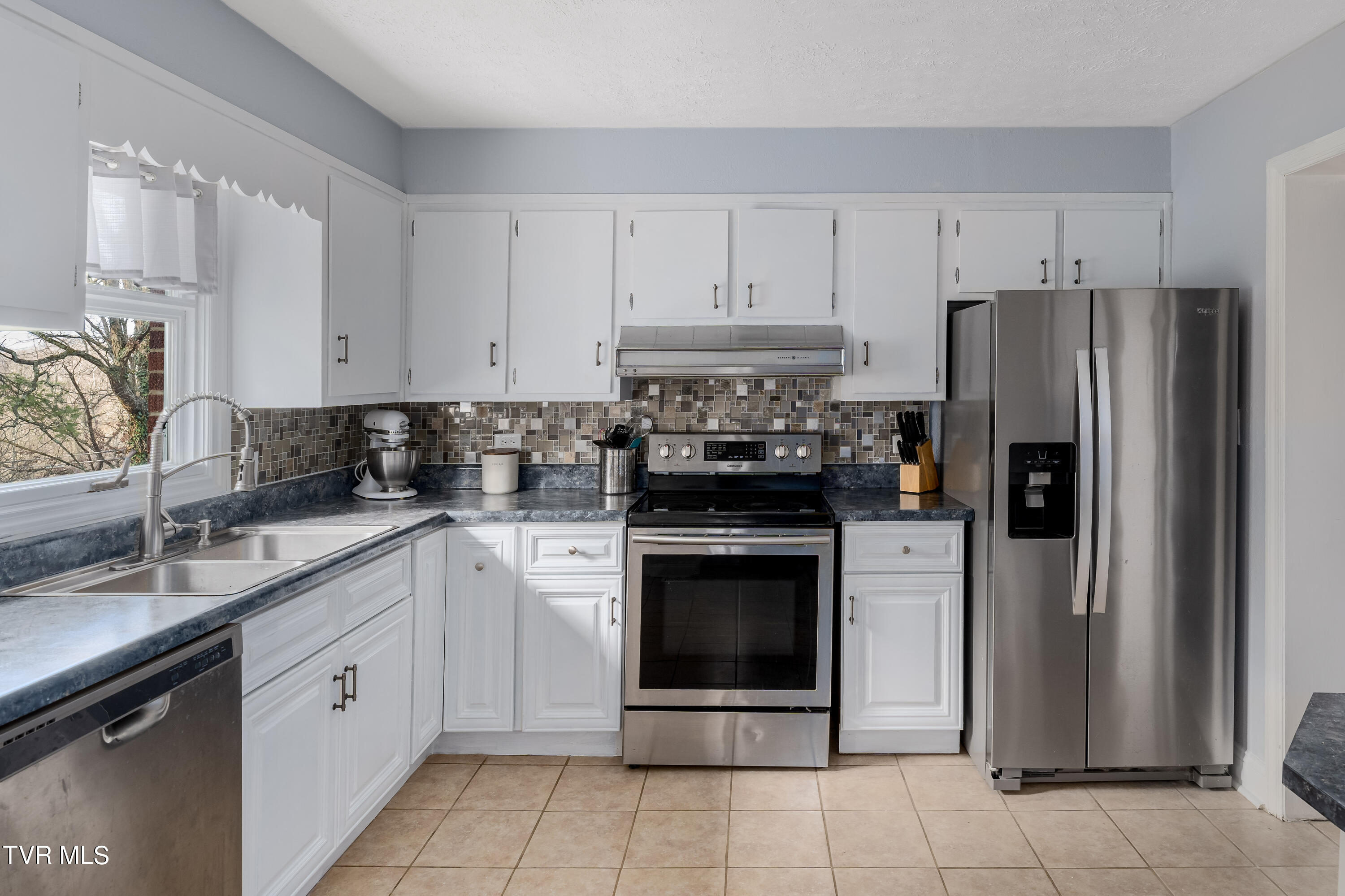 3901 Ridge Line Drive Kingsport, TN 37664 - Photo 11 of 37 3901 Ridgeline Dr (3 of 8)