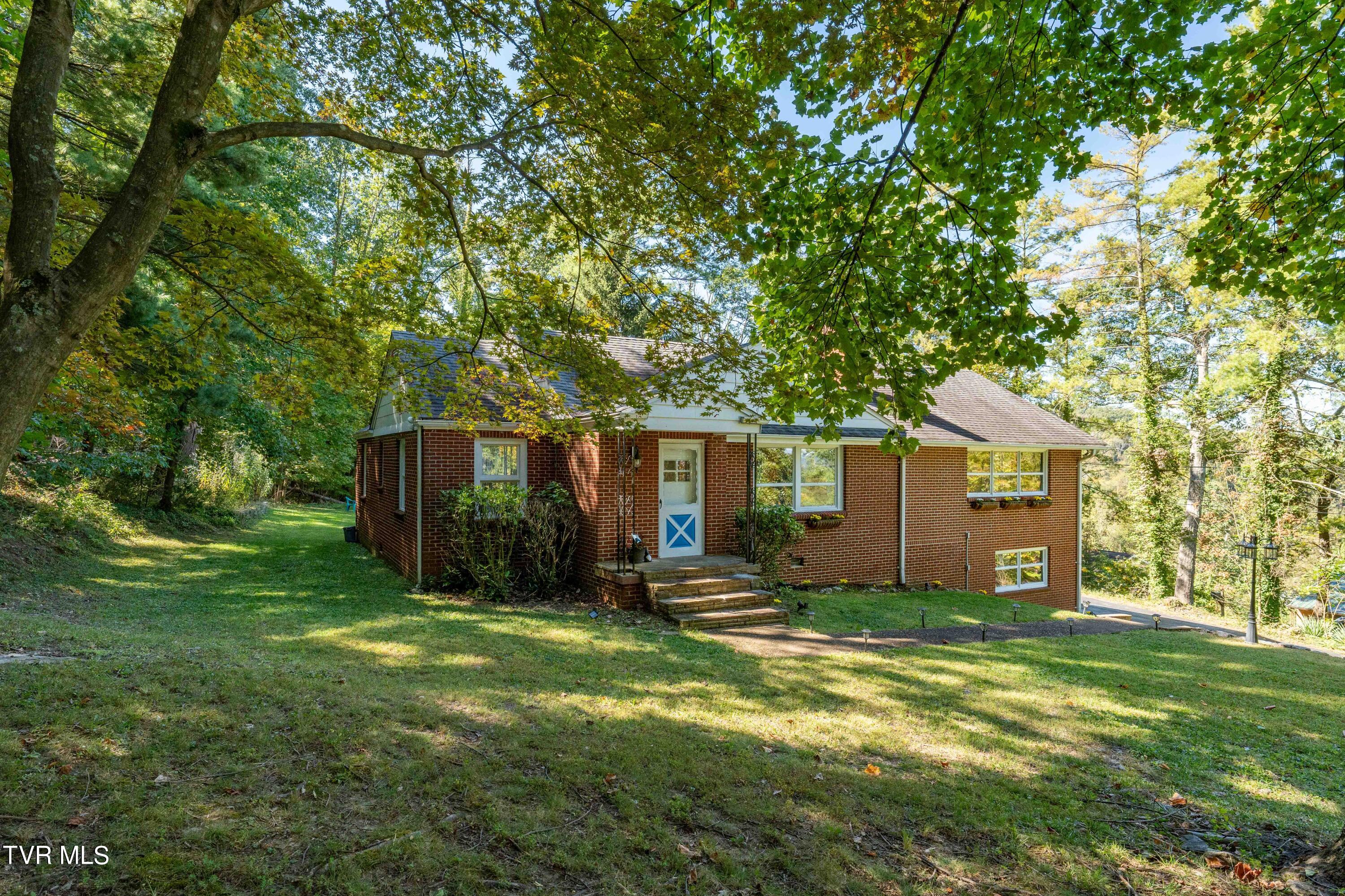 3901 Ridge Line Drive Kingsport, TN 37664 - Photo 2 of 37 3901 Ridgeline Drive (5 of 49)