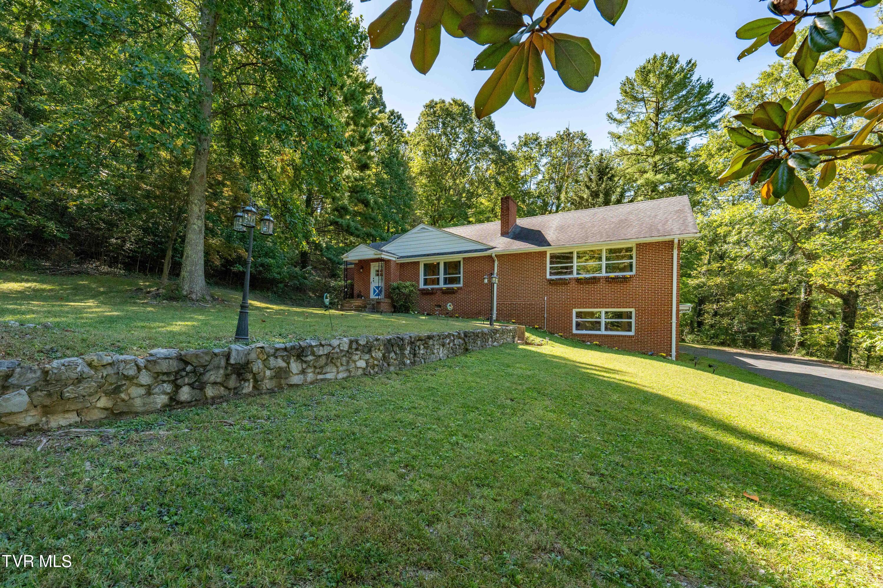 3901 Ridge Line Drive Kingsport, TN 37664 - Photo 3 of 37 3901 Ridgeline Drive (2 of 49)