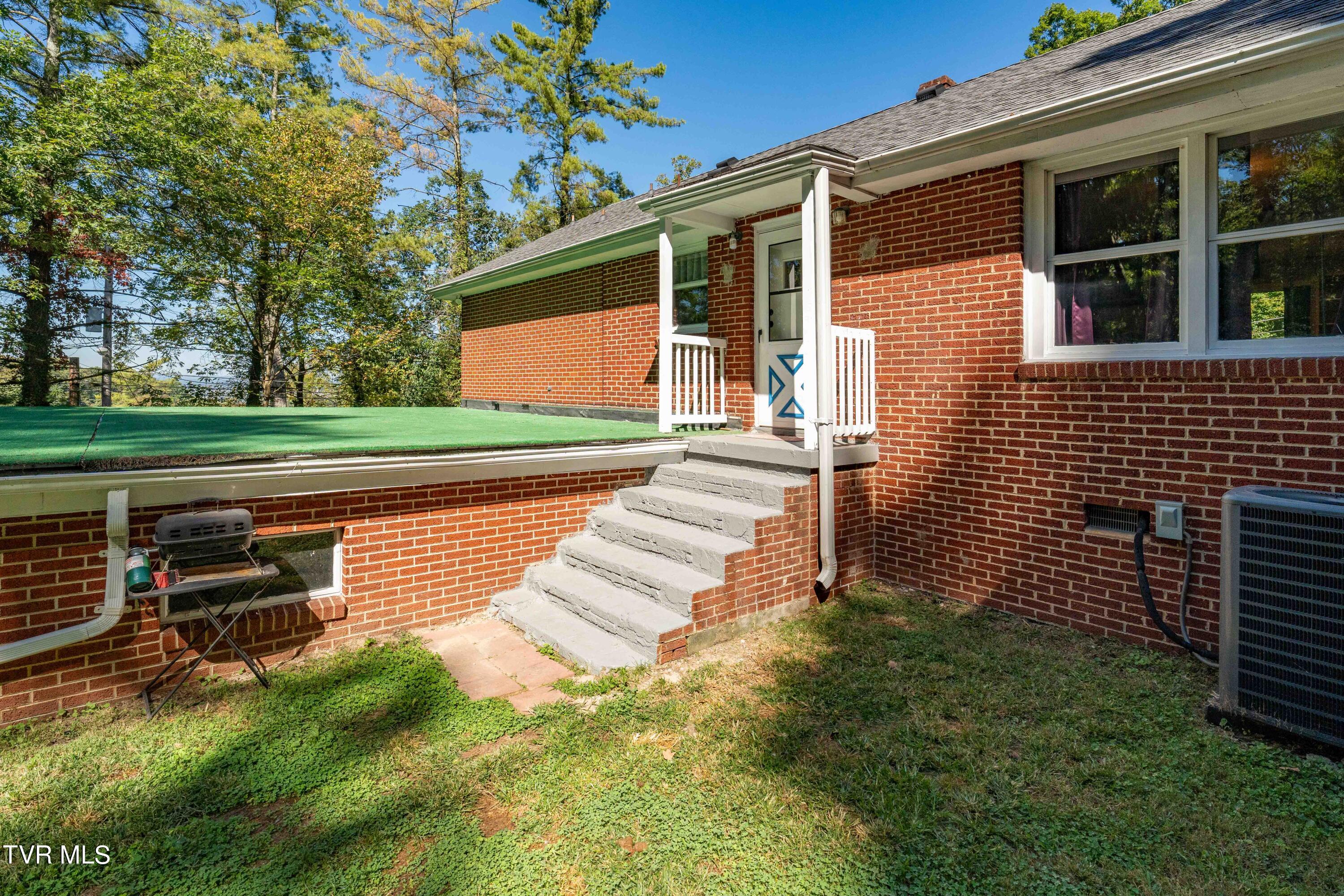 3901 Ridge Line Drive Kingsport, TN 37664 - Photo 34 of 37 3901 Ridgeline Drive (16 of 49)