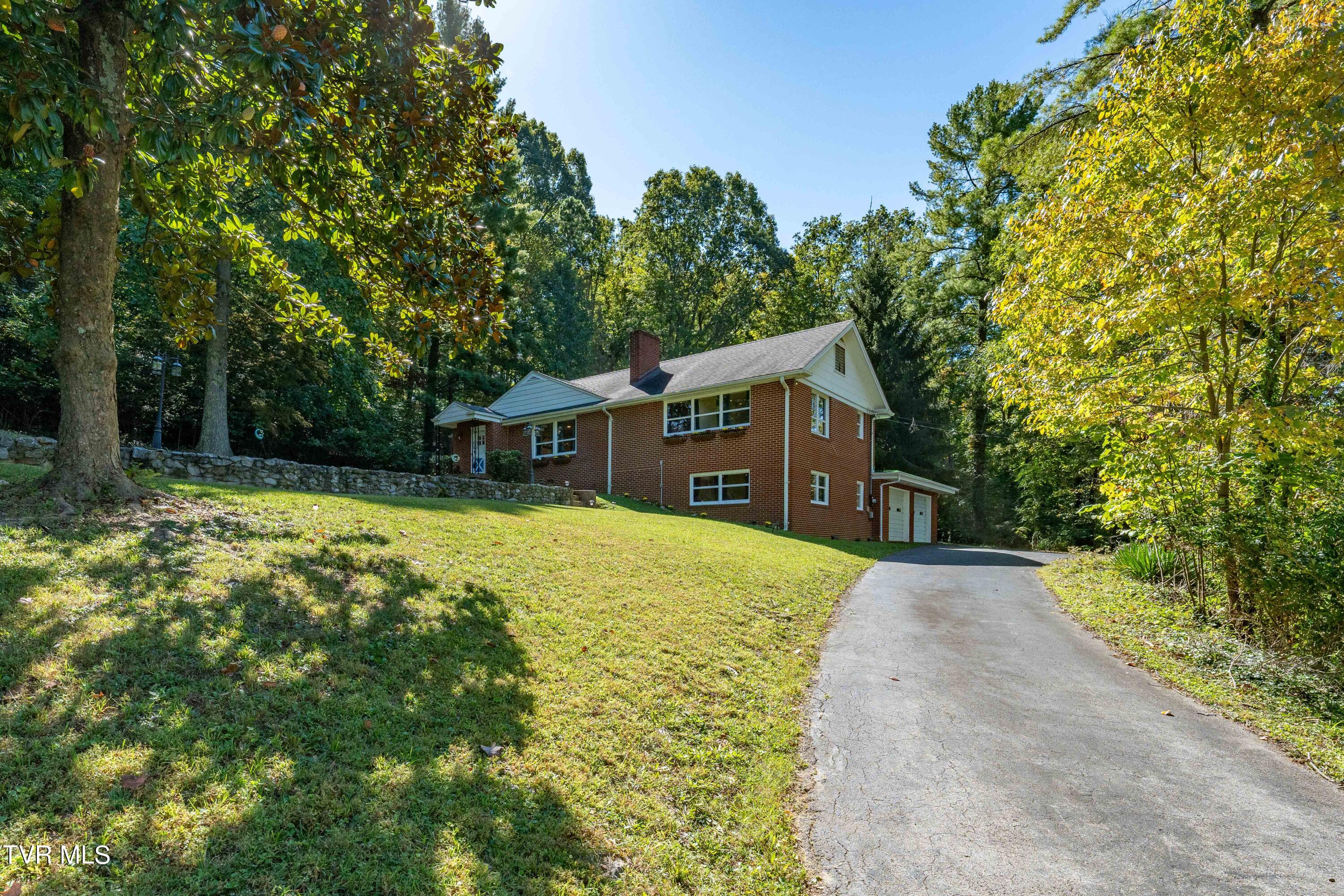 3901 Ridge Line Drive Kingsport, TN 37664 - Photo 4 of 37 3901 Ridgeline Drive (1 of 49)