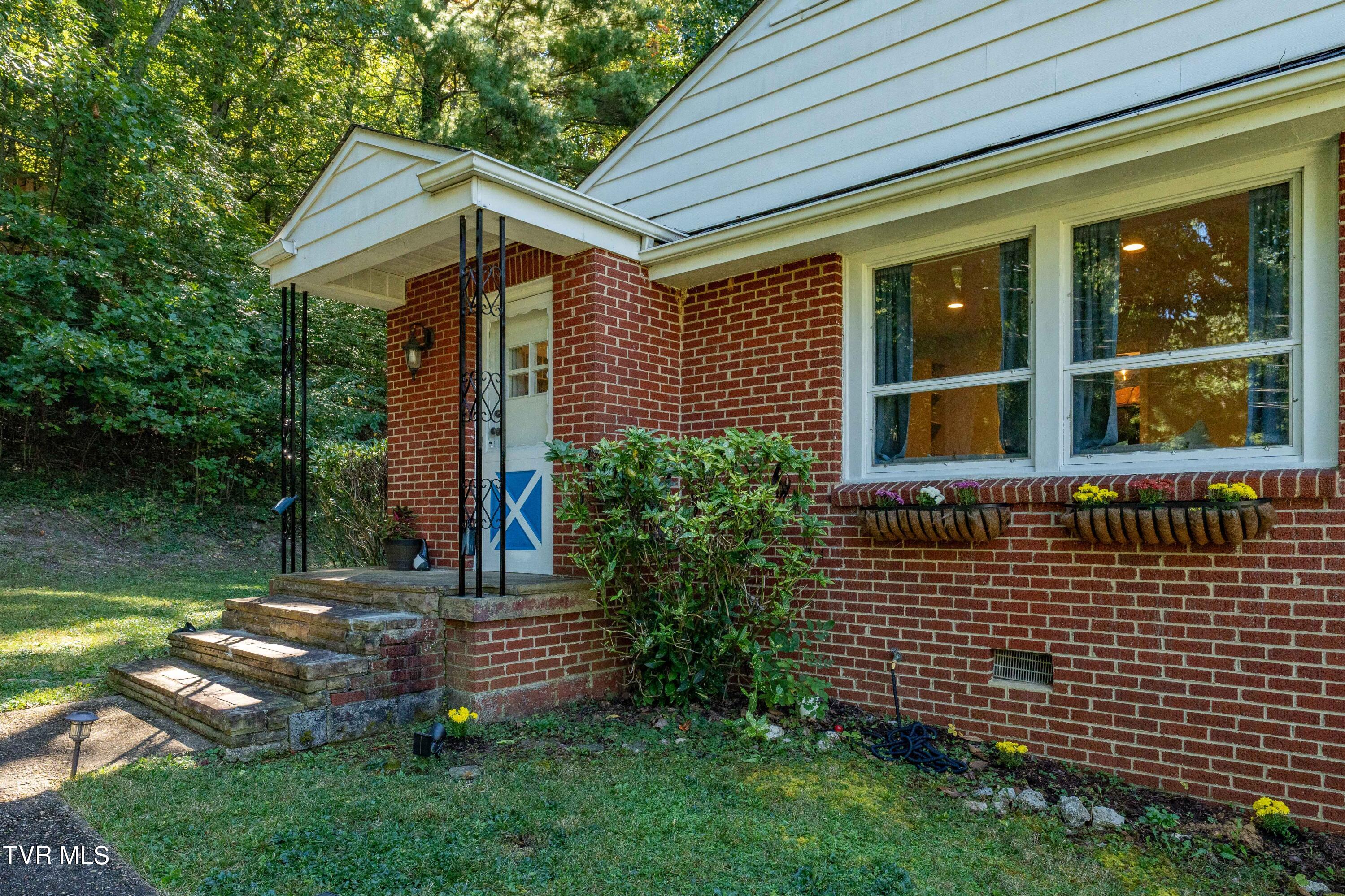 3901 Ridge Line Drive Kingsport, TN 37664 - Photo 5 of 37 3901 Ridgeline Drive (8 of 49)