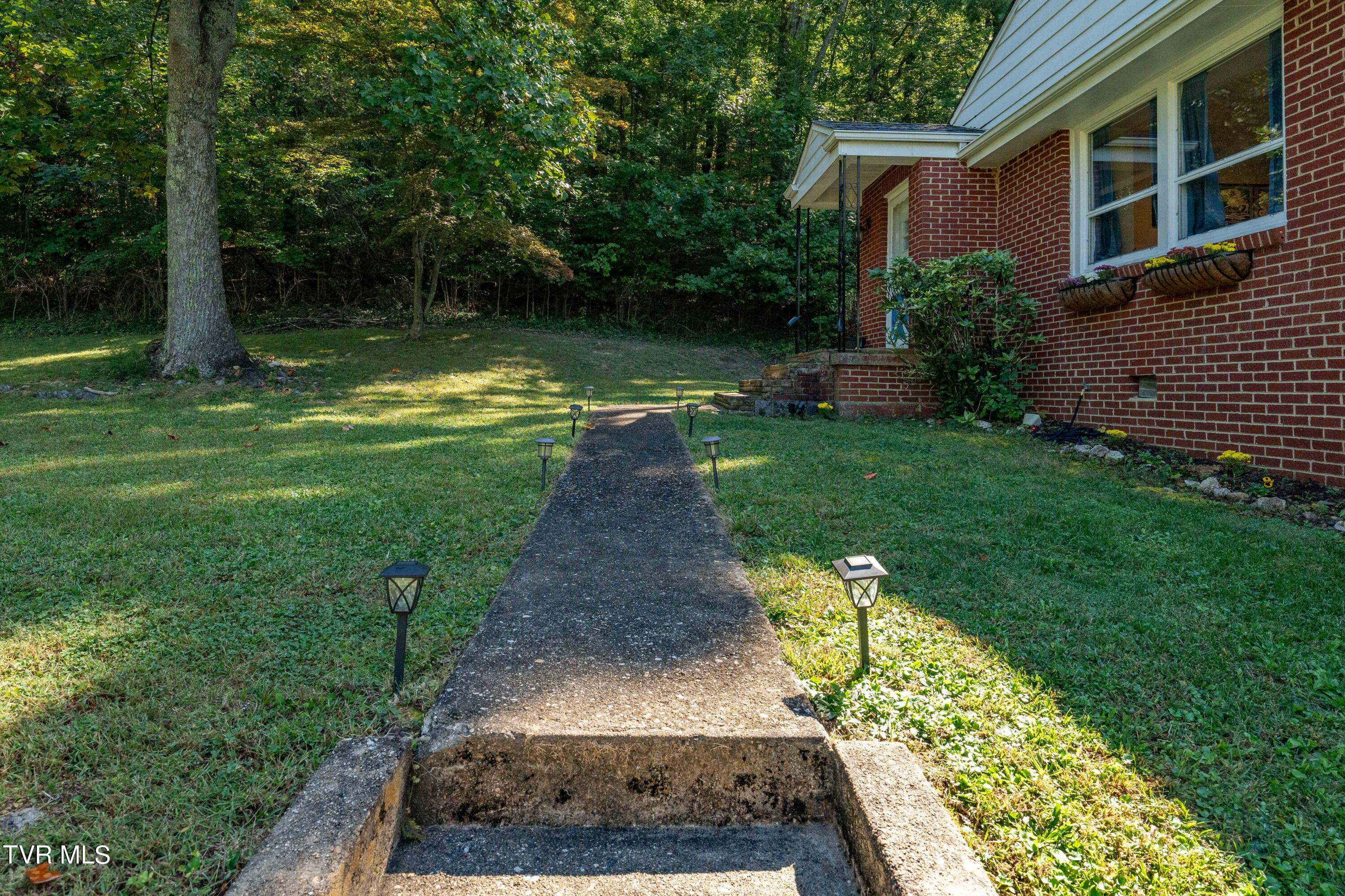 3901 Ridge Line Drive Kingsport, TN 37664 - Photo 6 of 37 3901 Ridgeline Drive (7 of 49)