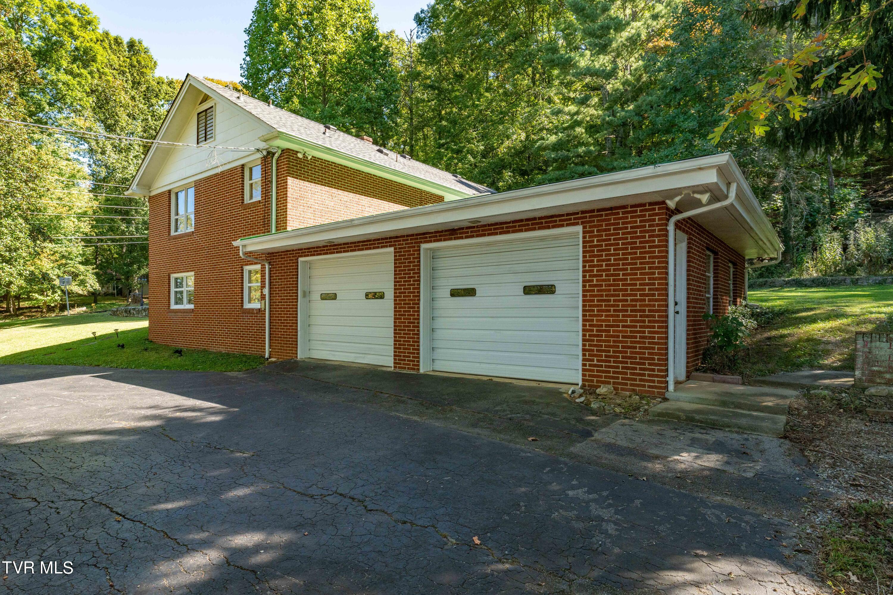 3901 Ridge Line Drive Kingsport, TN 37664 - Photo 7 of 37 3901 Ridgeline Drive (11 of 49)