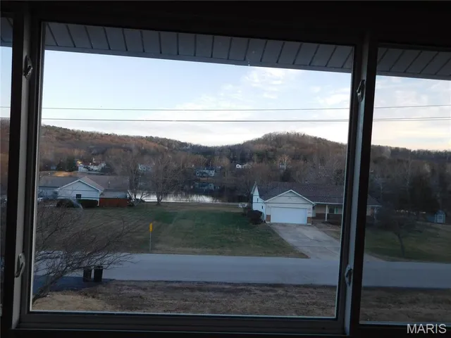 $289,000 | 1802 Deer Run Trail, Pacific, MO 63069