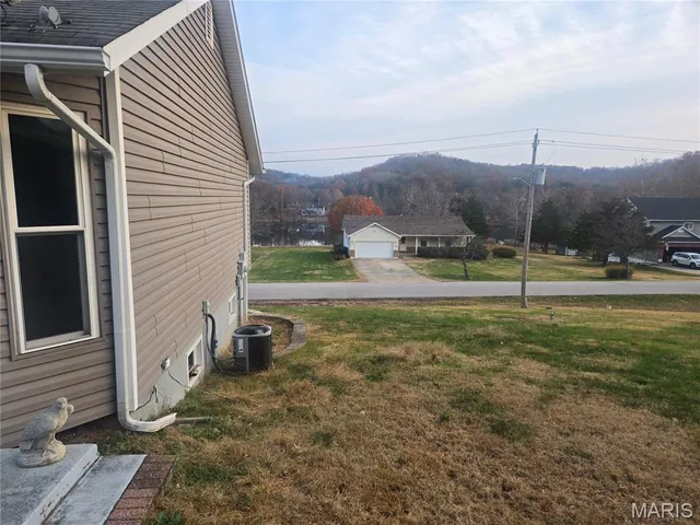 $300,000 | 1802 Deer Run Trail, Pacific, MO 63069