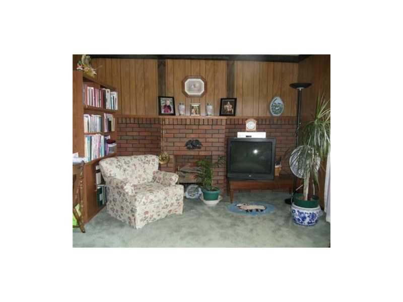 455 McCullough Road New Derry, PA 15671 - Photo 5 of 6 Living Room.