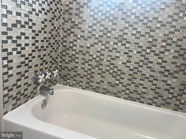 $2,200 | 1200 South Arlington Ridge Road, Unit 607, Arlington, VA 22202