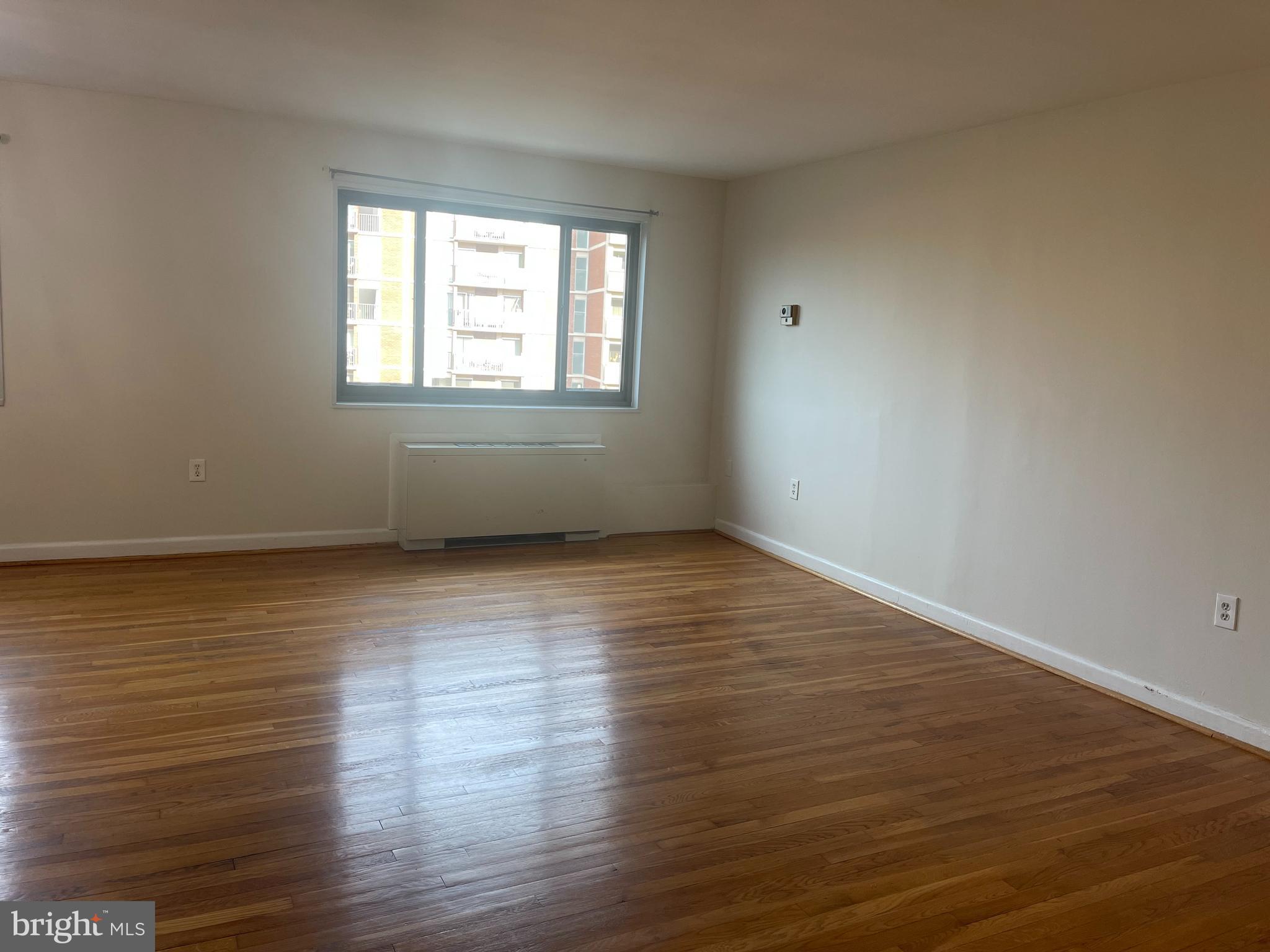 1200 South Arlington Ridge Road, Unit 607 Arlington, VA 22202 - Photo 4 of 18 Living Room