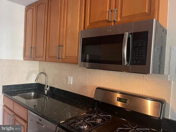 $2,200 | 1200 South Arlington Ridge Road, Unit 607, Arlington, VA 22202